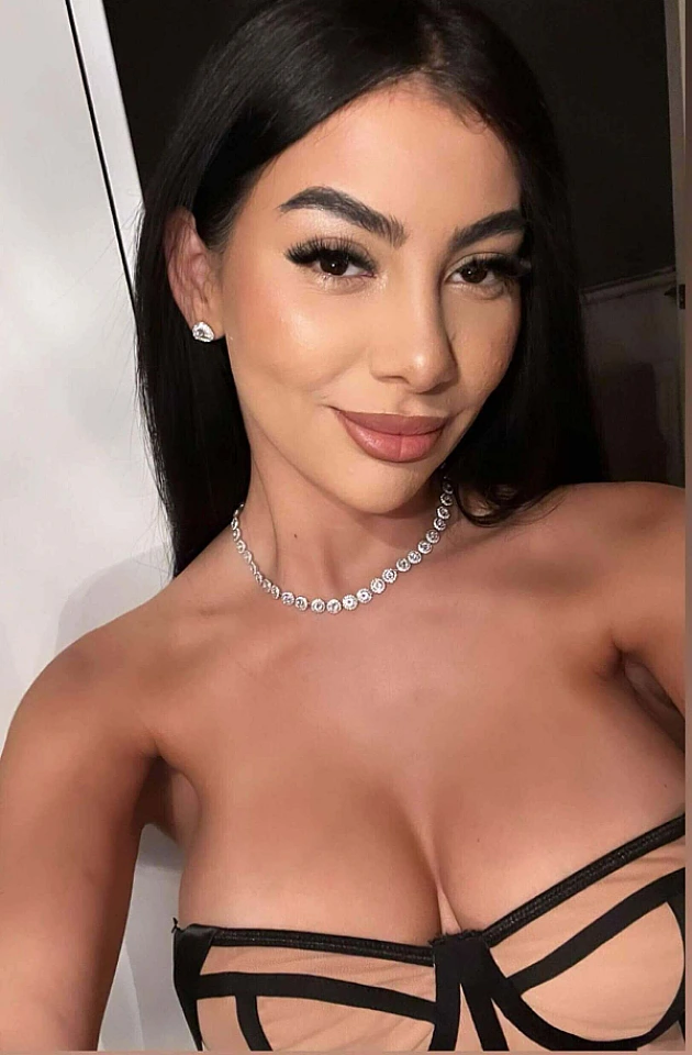Julia - Photo 2