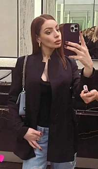 Talia selfie