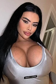 Bella Sadim selfie