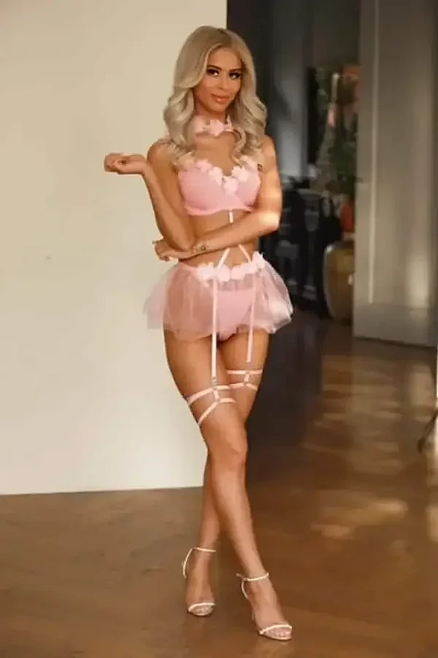 Vanessa - Photo 6