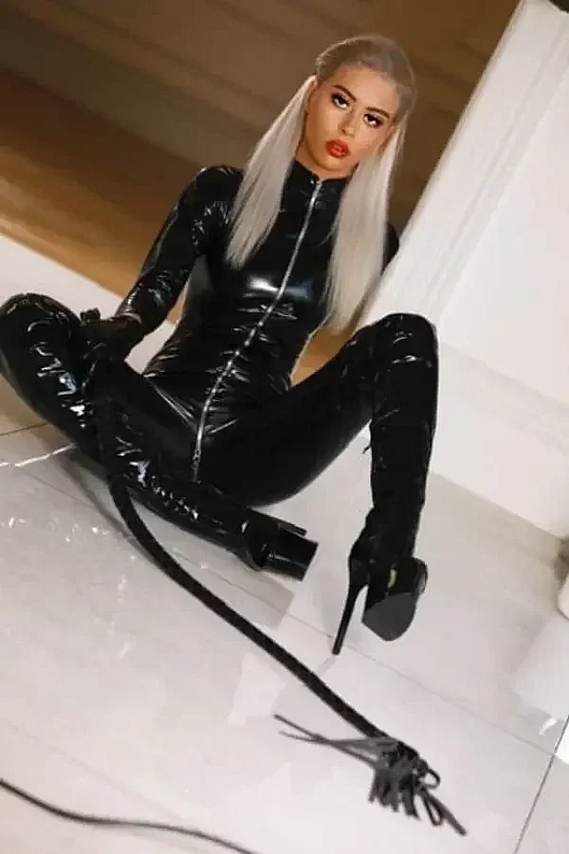 Vanessa - Photo 10