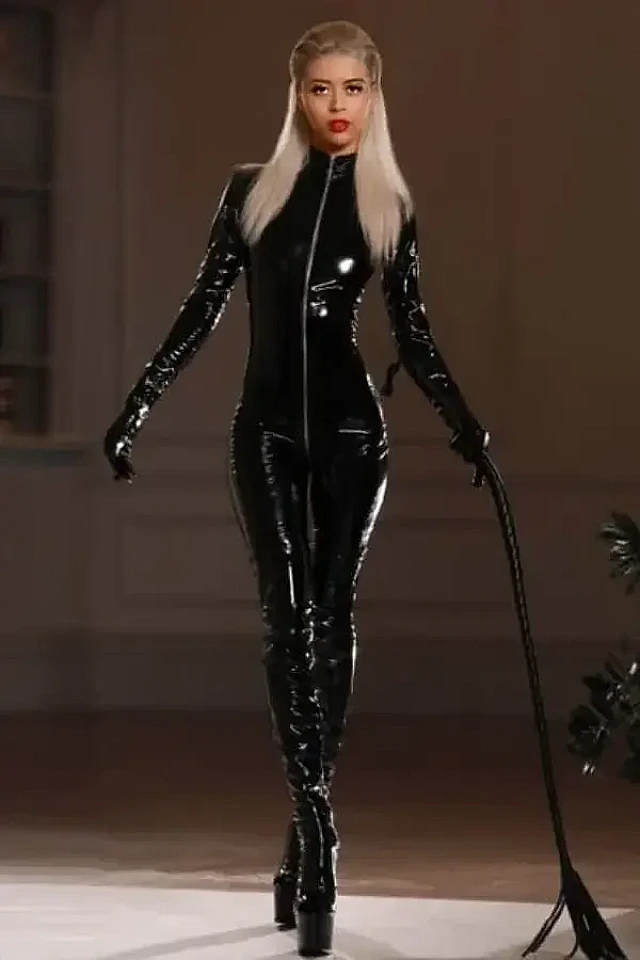 Vanessa - Photo 12